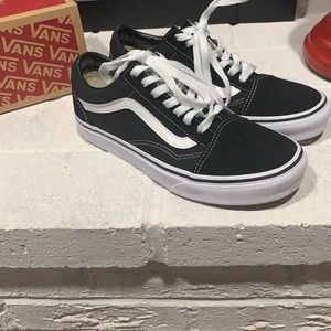 Black/White Vans Old Skool Men’s 5/Women’s 6.5